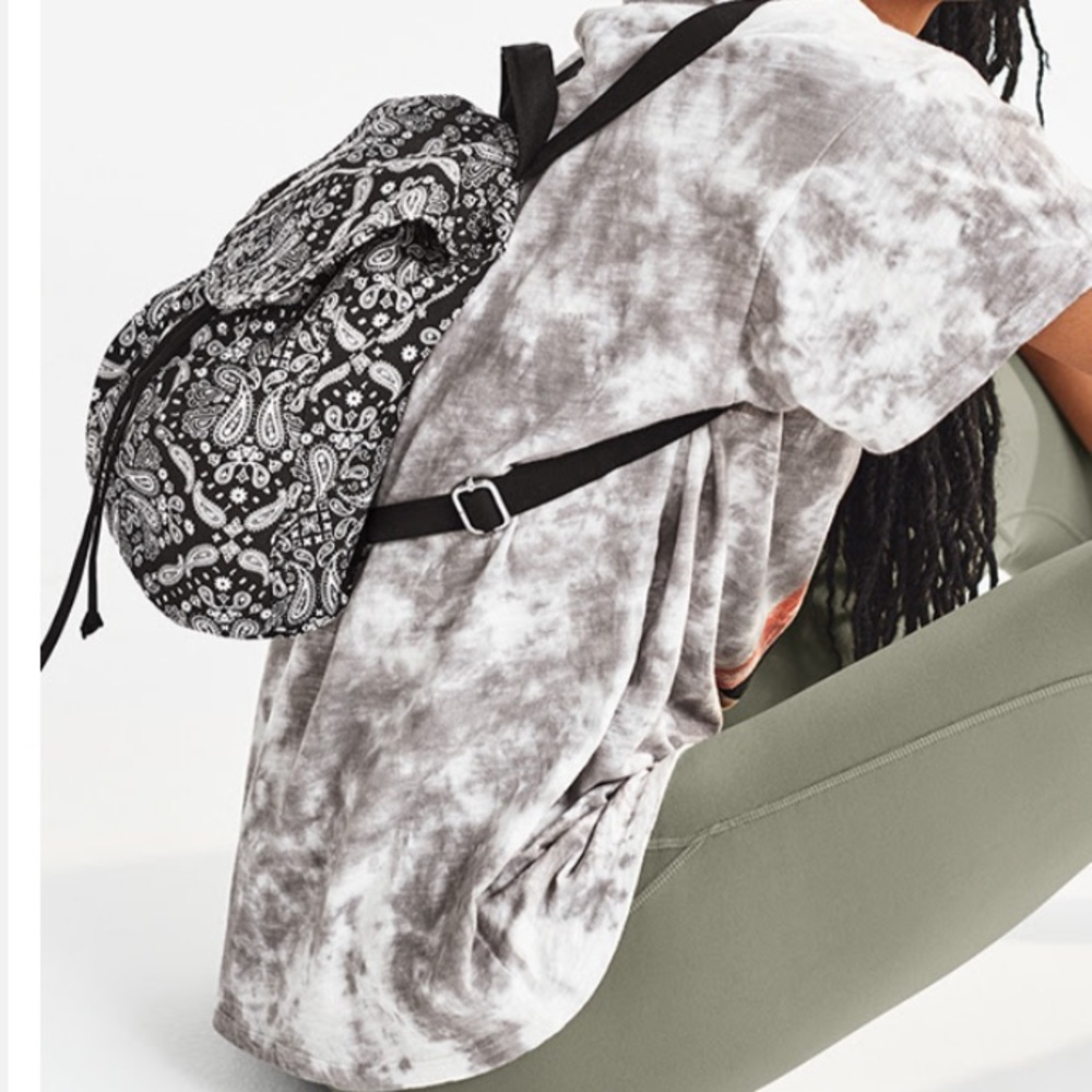 ๐VS PINK BLACK & WHITE PAISLEY BANDANA MINI PACK - Picture 6 of 8